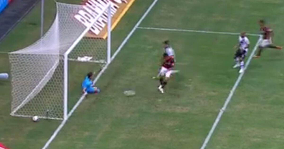 Flamengo Paolo Guerrero falló doble gol cantado en una misma jugada