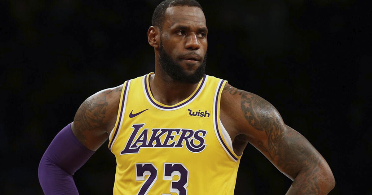 Lebron James Recibi Pifias En La Derrota De Los Lakers Ante Hawks De