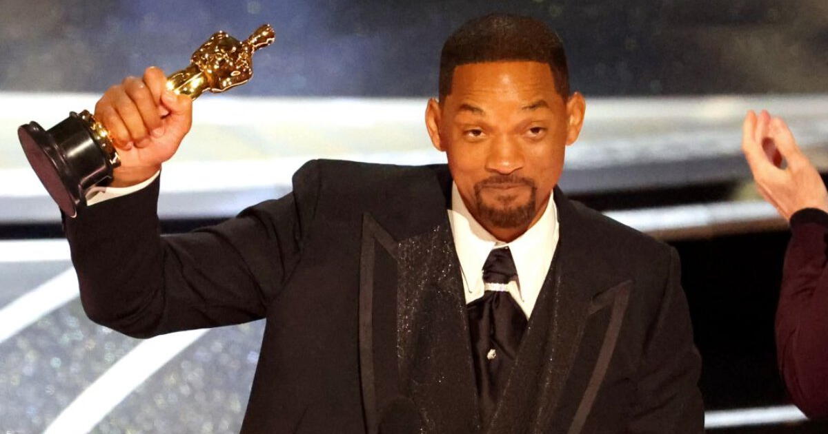 Will Smith renuncia a la Academia tras agresión a Chris Rock en los