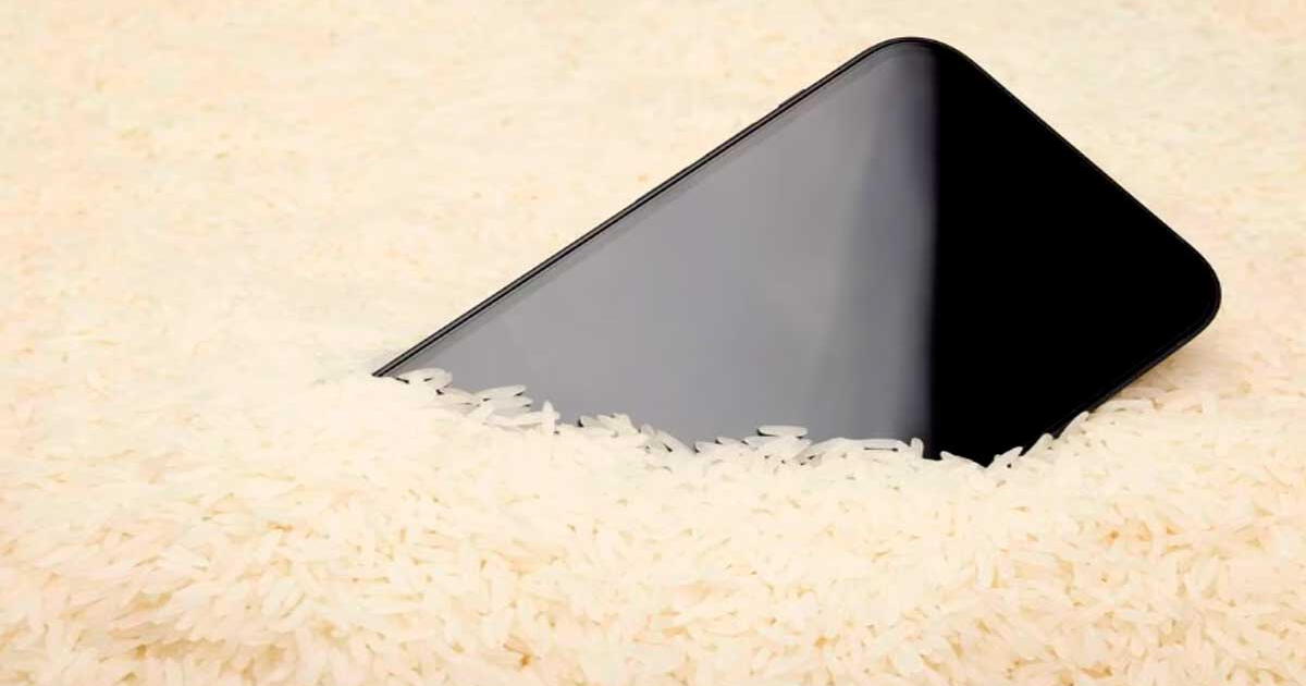 ¿Si meto mi smartphone mojado en arroz hará que vuelva a funcionar? La verdad que debes saber
