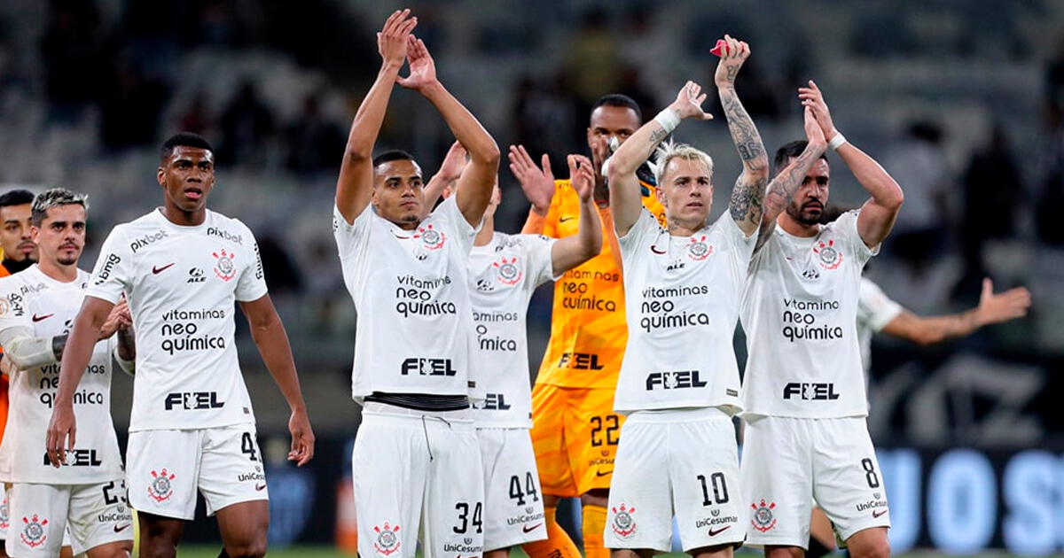 Why did Corinthians play with substitutes against Universitario for Copa Sudamericana?