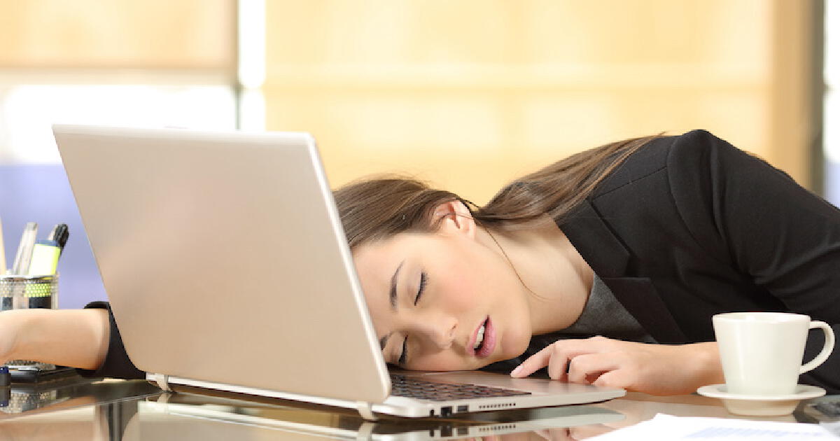 El truco infalible para combatir el sueño en el trabajo
