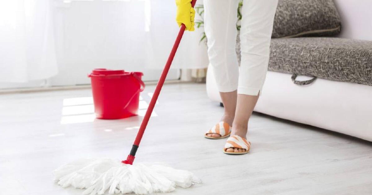El truco para limpiar las baldosas de tu piso y dejarlas como nuevas con poco presupuesto