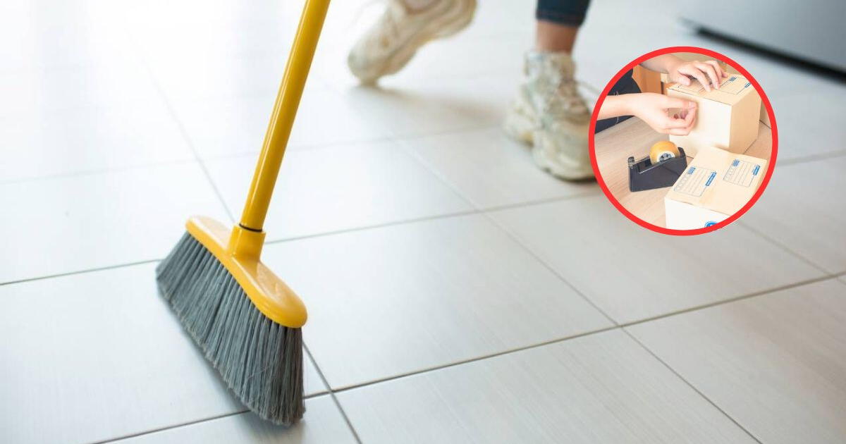 Una simple cinta adherida a tu escoba, te ayudará a remover la suciedad de tu casa
