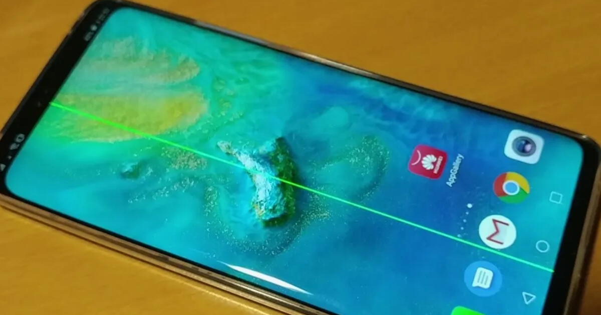¿Por qué a mi celular la aparece una línea verde en la pantalla y cómo solucionarlo?