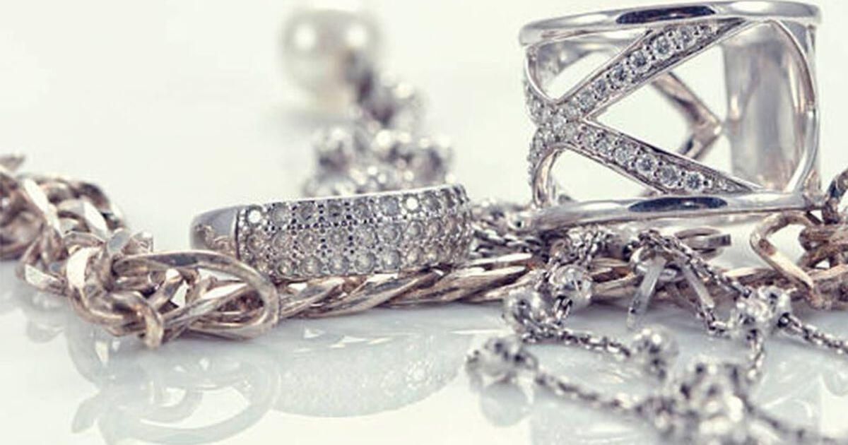 Clean your silver jewelry and leave it shining with a product you didn't expect