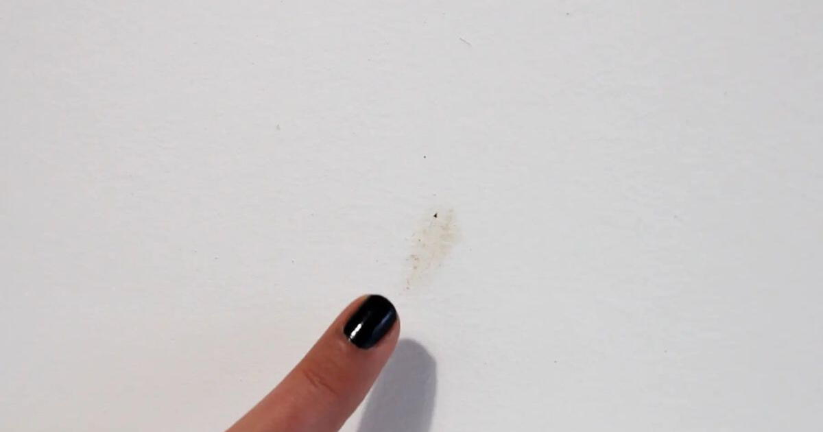 Discover the home remedy trick to remove finger stains on the wall.