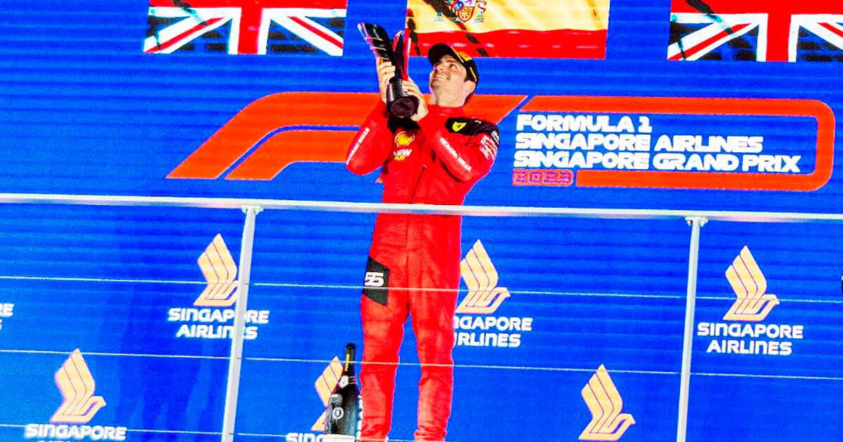 Carlos Sainz ganó el GP de Singapur y logró su primer triunfo de la temporada en Fórmula 1