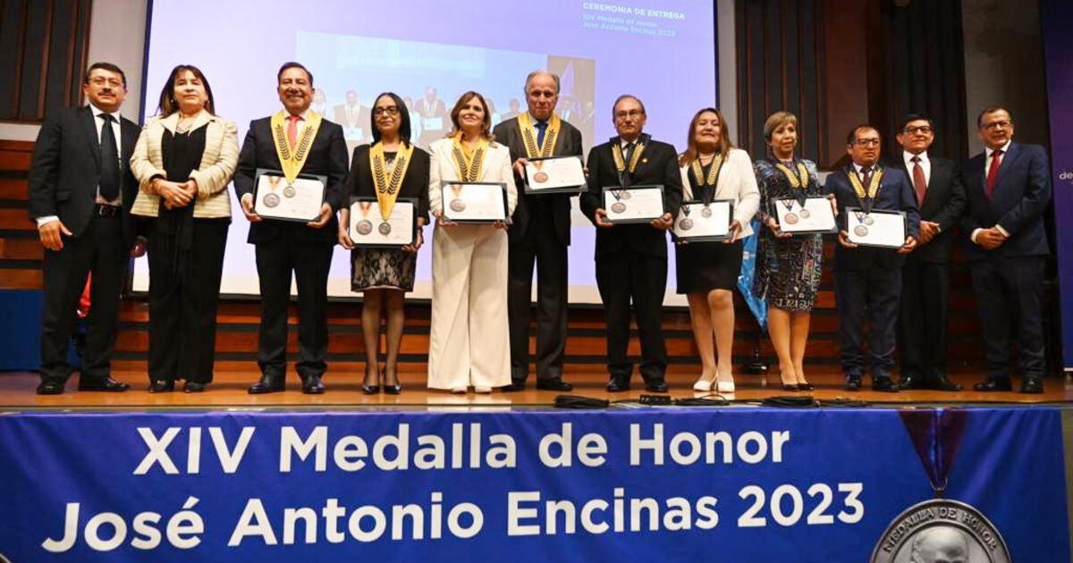 Ministra de Educación participó en la XIV Medalla de Honor José Encinas