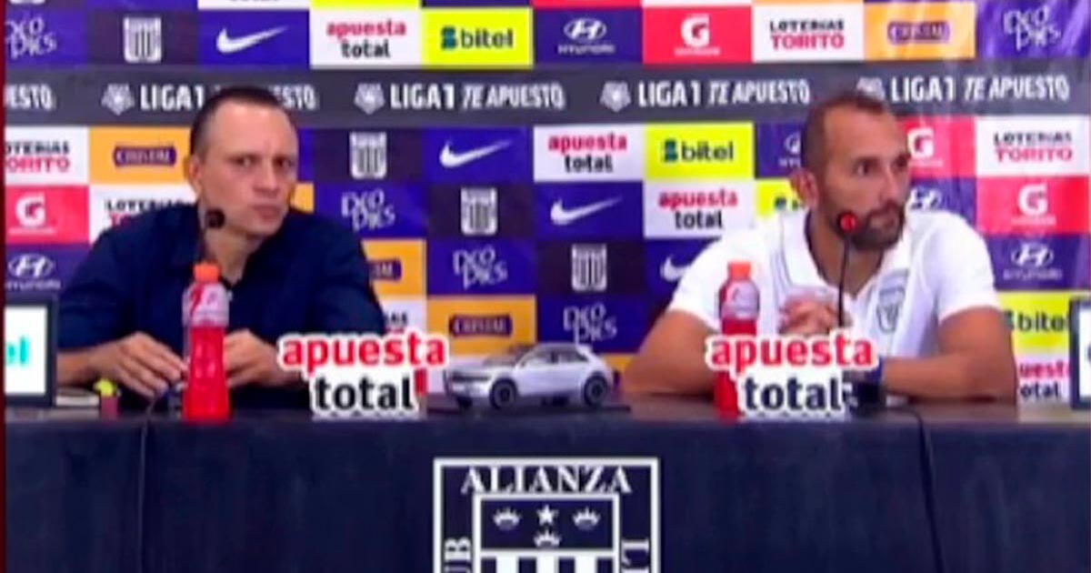 Futbolistas de Universitario interrumpieron conferencia de Alianza Lima cantando 