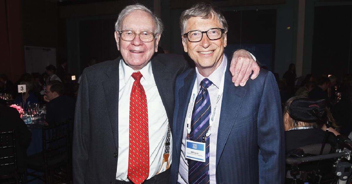 Bill Gates y la importante lección que aprendió del magnate Warren Buffett para ser 'más feliz y productivo'
