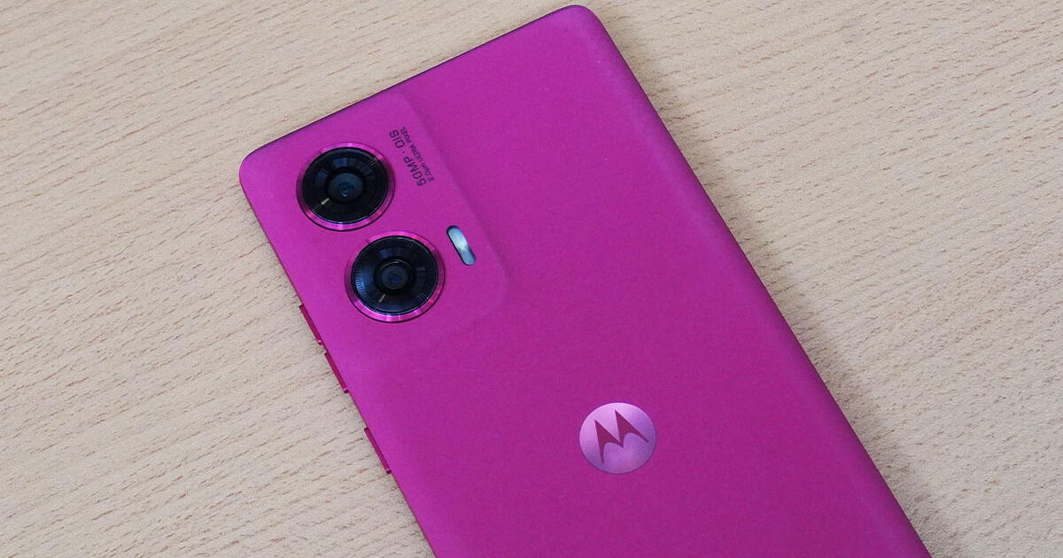 Este Motorola hecho de GAMUZA es el mejor GAMA MEDIA del 2024: cámara doble de 50MP, procesador GAMER y 256GB