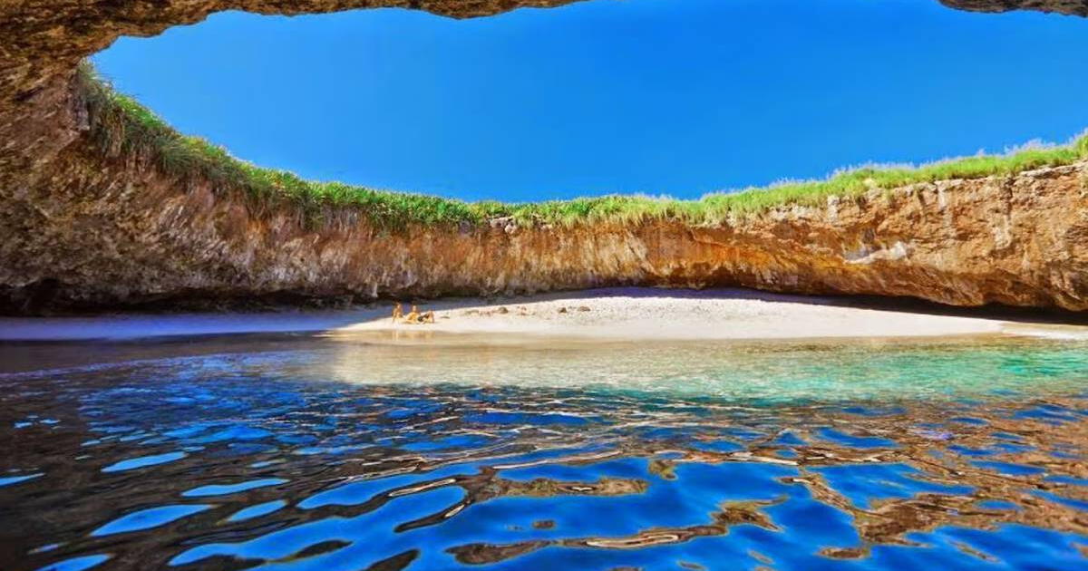 La playa más pequeña del mundo está en América Latina: Solo se puede ingresar a través de un túnel secreto