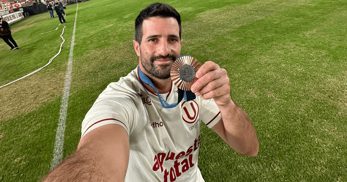 Stefano Peschiera recibió EMOTIVO RECONOCIMIENTO por parte de Universitario 