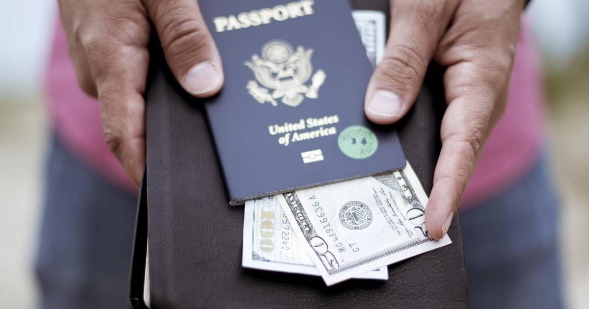 ¿Viajas a Estados Unidos? Ten mucho cuidado con estas estafas de trámites migratorios