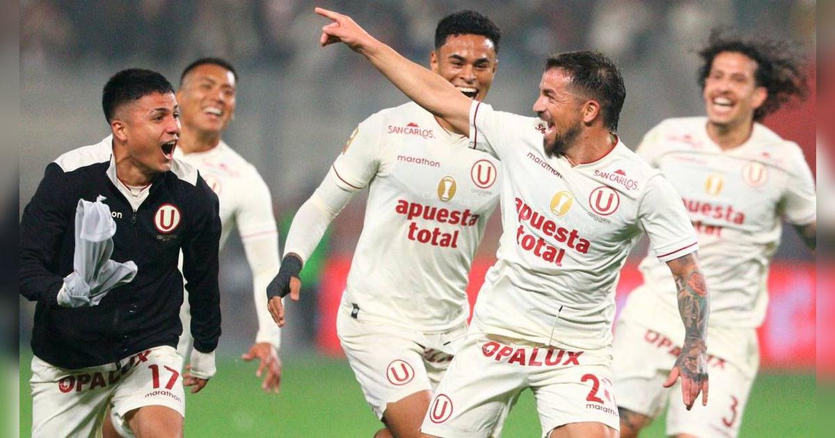¿Era el '9' del centenario? Figuras de Universitario posaron con delantero de casi un millón