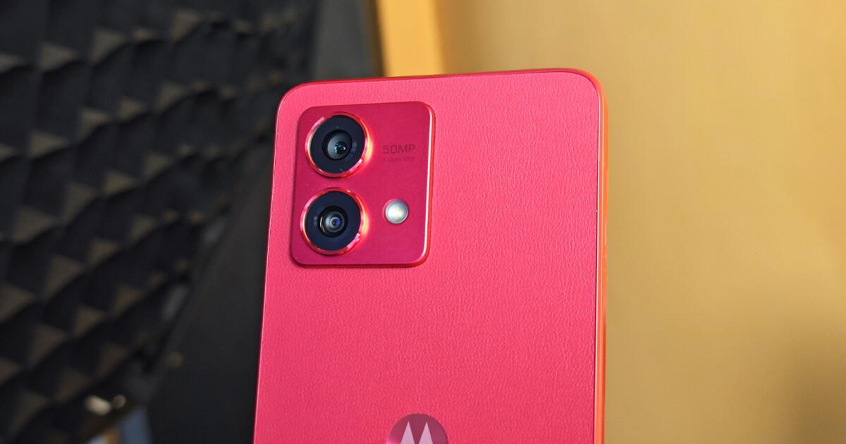 Este Motorola es barato y diseño impecable: 12 GB de RAM, 256 GB de almacenamiento y su batería dura 35 horas