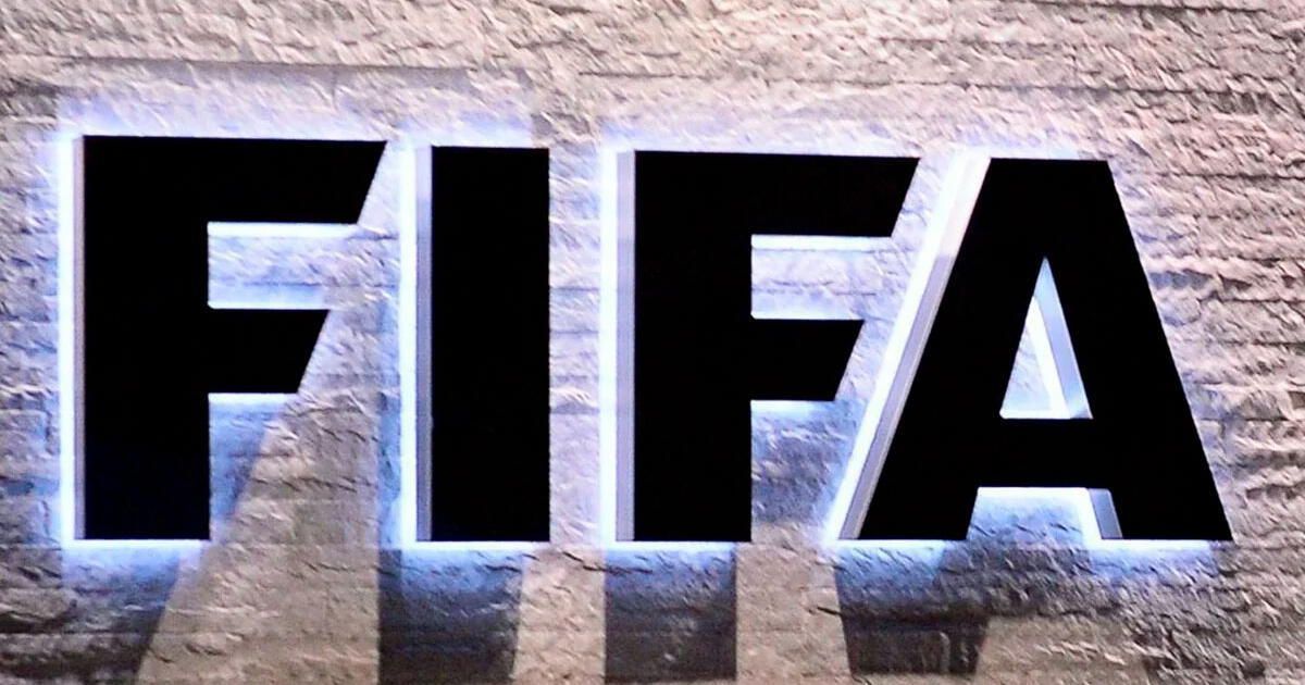 FIFA de último momento sancionó a histórico club con la prohibición de contratar jugadores