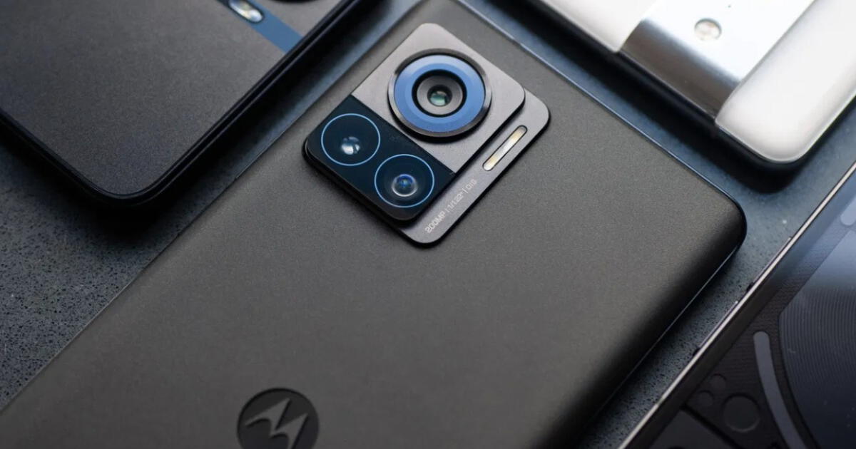 Este Motorola de GAMA ALTA está de regalo en 2024: pantalla rápida, procesador gamer y triple cámara de 200MP