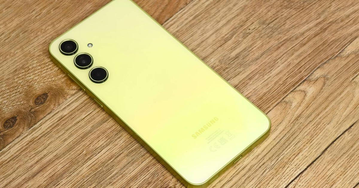 Adiós a Motorola: este Samsung es igual que el Galaxy A55, pero es MUCHO MÁS BARATO y potente