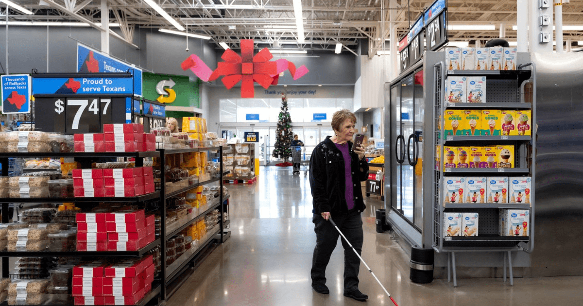 Esta es la nueva alianza de Walmart que permitirá a los invidentes realizar compras sin ayuda