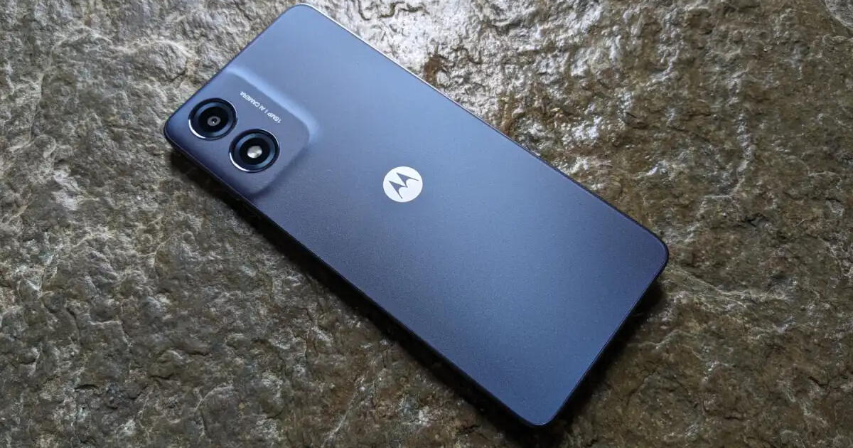 El celular Motorola gama media con precio más bajo: 128 GB de almacenamiento, carga rápida y resiste al agua