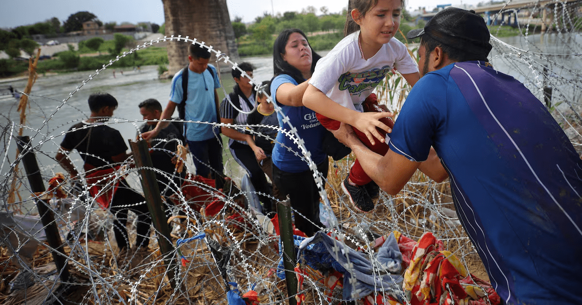 La FUERTE RAZÓN por la que podrían deportar a inmigrantes con residencia permanente