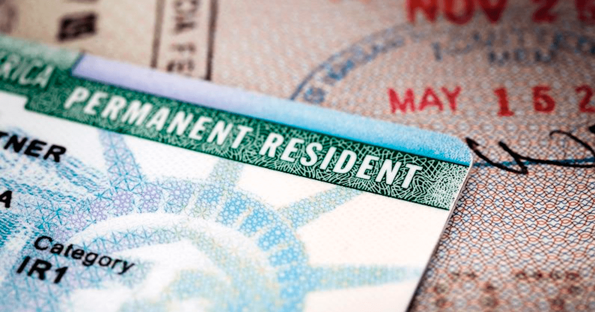 ¡Atención, inmigrante! Esto es lo que puedes hacer con la Green Card y no lo sabías