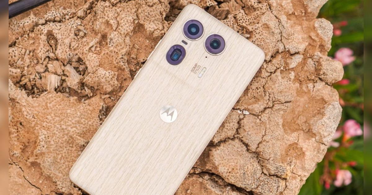 Adiós al Samsung S24, quédate con este Motorola que es mejor: triple cámara, procesador gamer y carga en 15 minutos