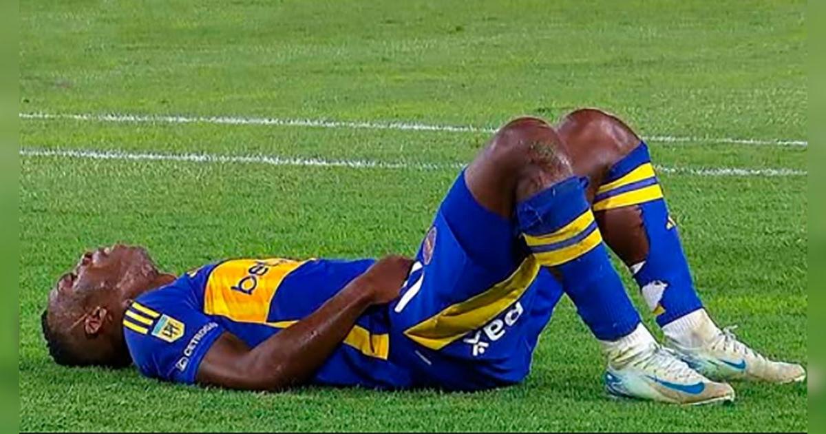 ¿Lesionado? La expresión de dolor de Luis Advíncula cuando fue sustituido en Boca vs Argentinos