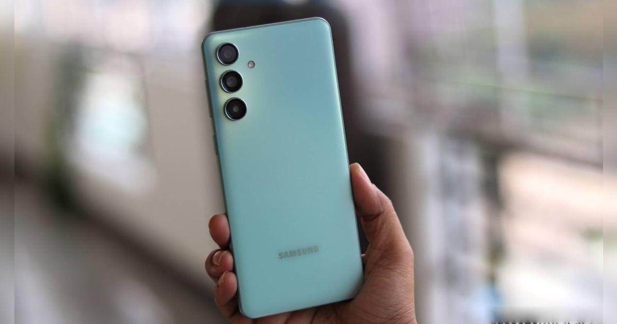 Este Samsung del 2024 no tiene nada que envidiarle al A55: batería infinita de 6000 mAh, 1TB de memoria y triple cámara 50mp