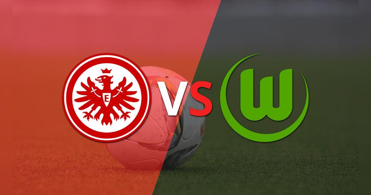 Comienza el juego entre Eintracht Frankfurt y Wolfsburgo en el estadio Deutsche Bank Park