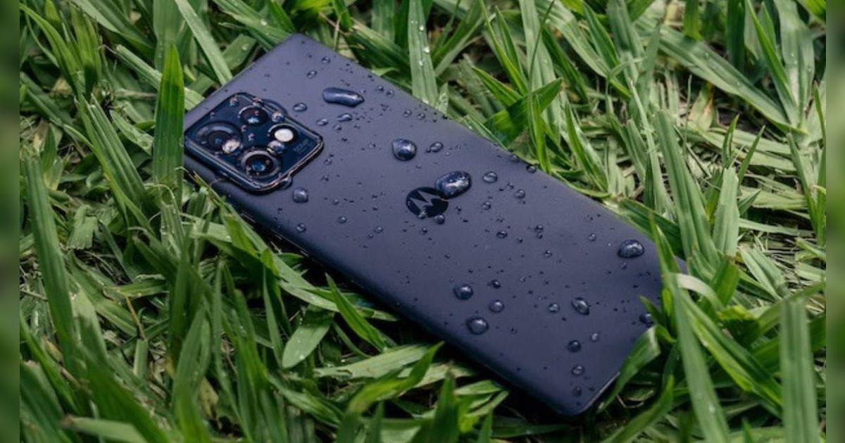 Es el gama alta más POTENTE que Motorola lanzó en 2023: tiene mejor rendimiento que un iPhone y su precio ahora es la MITAD