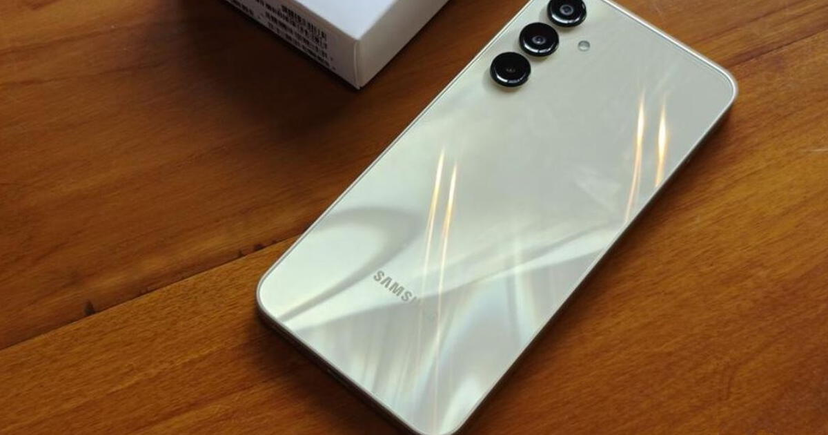 El Samsung barato que todos buscan en 2025: pantalla AMOLED, memoria de 1TB, triple cámara y resistente al agua
