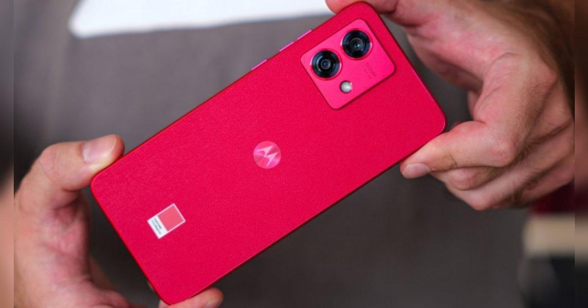 Este Motorola barato y con colores bonitos es uno de los más buscados: hecho en cuero y pantalla FullHD+