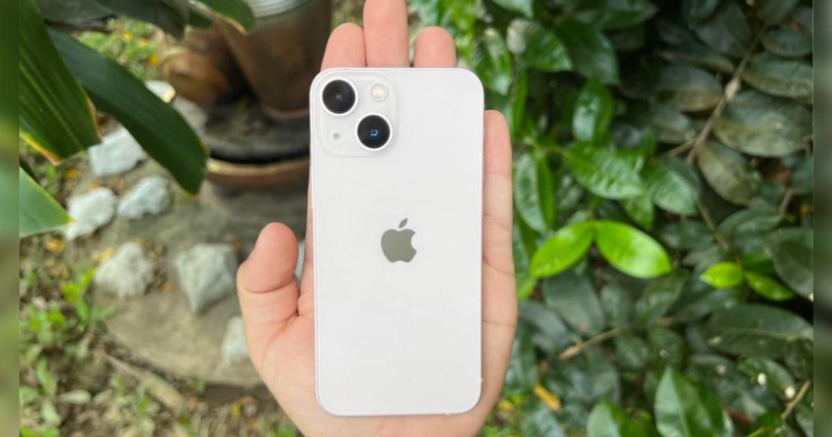 ¿Por qué todos quieren este iPhone pequeño en 2025? Graba en 4K y su precio está por los suelos