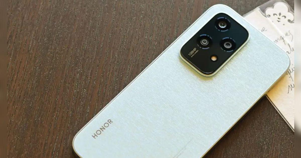 Este celular destronó a Samsung y Xiaomi en la gama media: pantalla enorme que cuida tu vista y RAM de 16GB