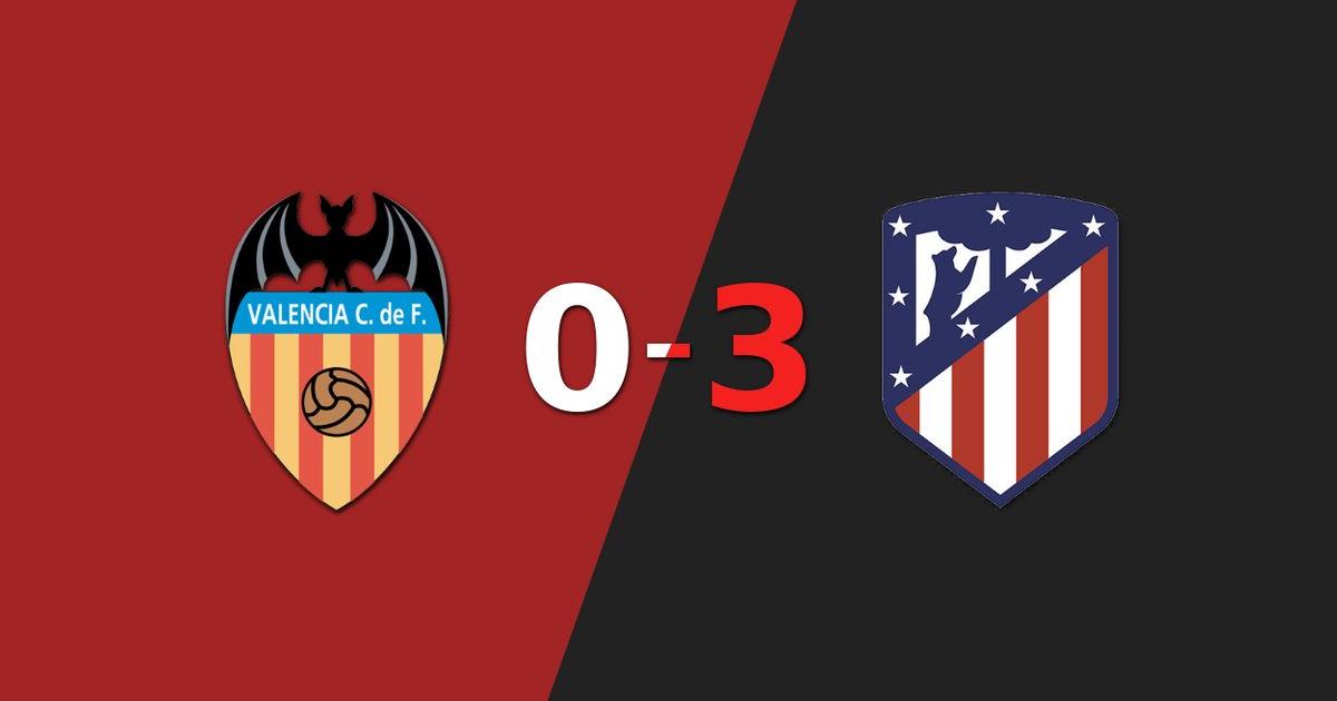 Atlético de Madrid golea 3-0 a Valencia y Julián Álvarez firma doblete