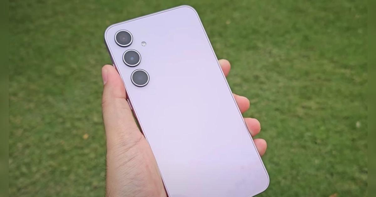 Este celular económico tiene dos cosas que envidian Xiaomi y Motorola: mejor sistema operativo y triple cámara