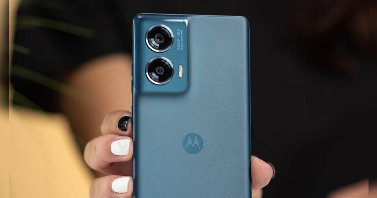 No gastes tu dinero en el iPhone 16e, este Motorola de bajo precio es resistencia al agua y es MEJOR en todo