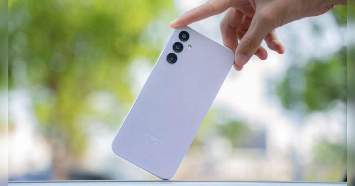 Si creías que este Samsung es 'BÁSICO' estás en un ERROR, ya que supera al iPhone 16e de Apple y cuesta un sencillo