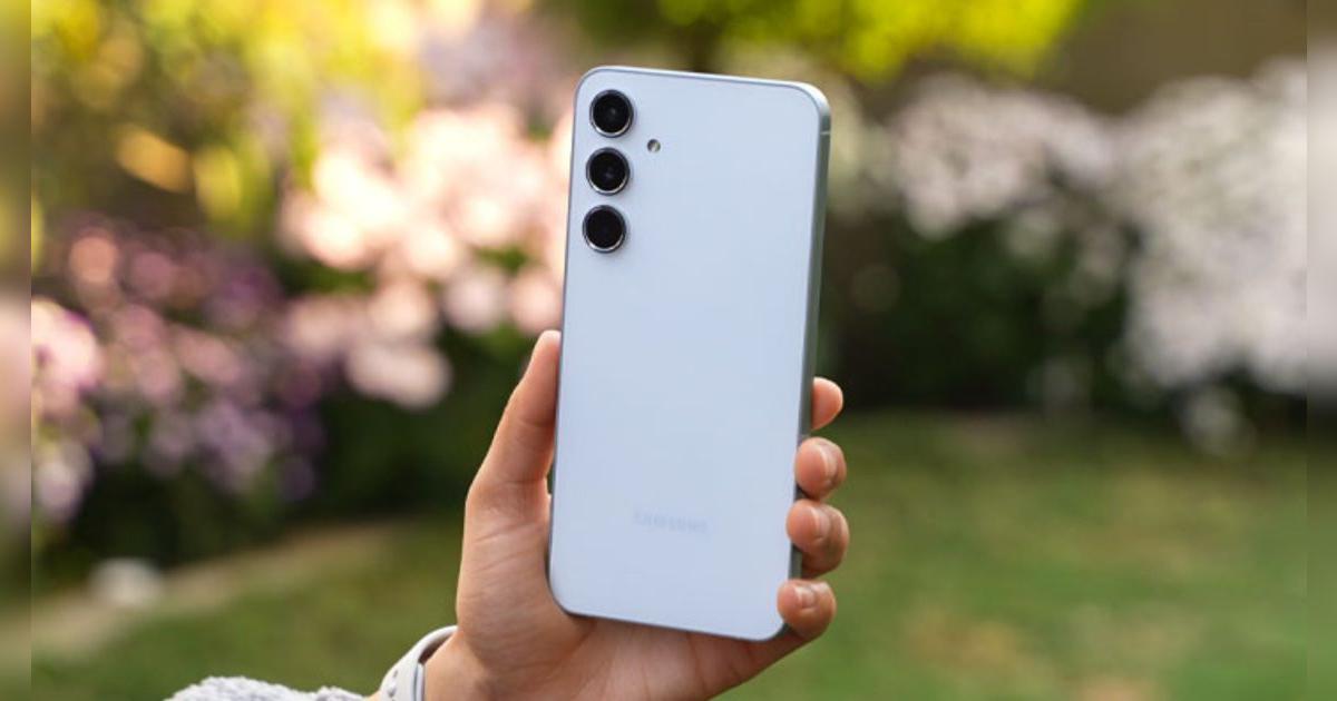 Ahorra dinero con este Samsung de triple cámara, almacenamiento infinito y resistente a caídas de muchos metros