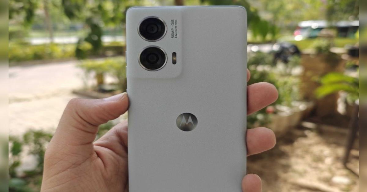 Este celular barato es puro rendimiento : tiene batería MUY GRANDE y pantalla de 120Hz que envidia el iPhone 16