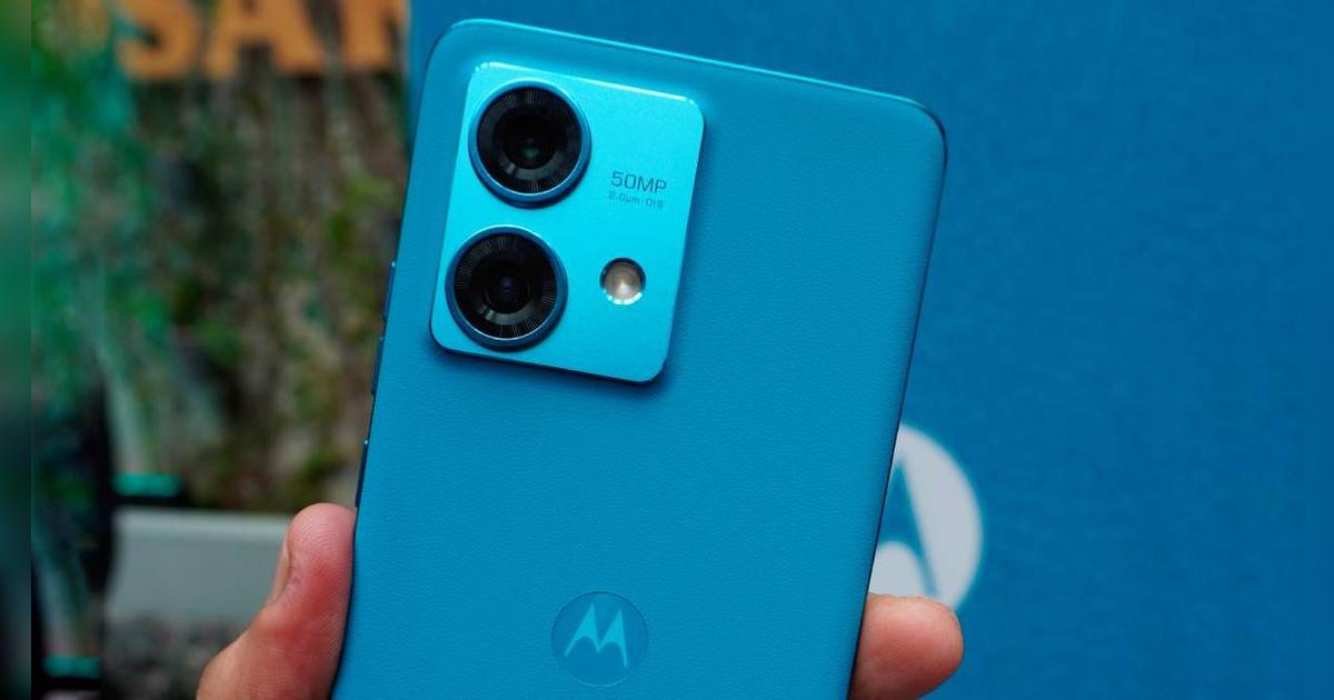 Este Motorola no solo soporta agua, es más potente que el Galaxy A55 y cuesta menos: 12GB de RAM, pantalla 144Hz y 256GB de ROM