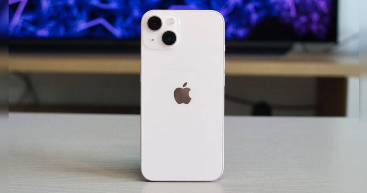 Esta iPhone de 2021 es una JOYA y supera en TODO al Galaxy A55: tiene gran potencia y su precio ha bajado al mínimo