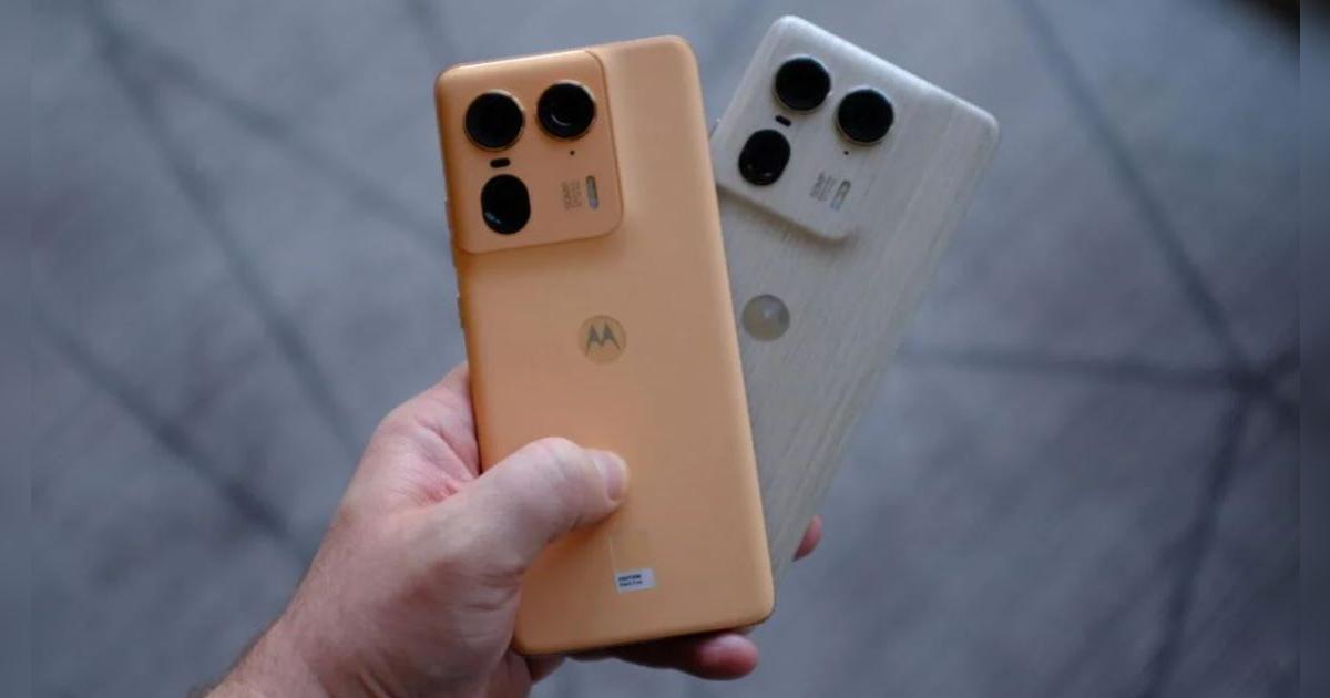 El Motorola hecho en MADERA con el mejor diseño del mundo: tiene cámara con IA y batería que carga en 20 minutos