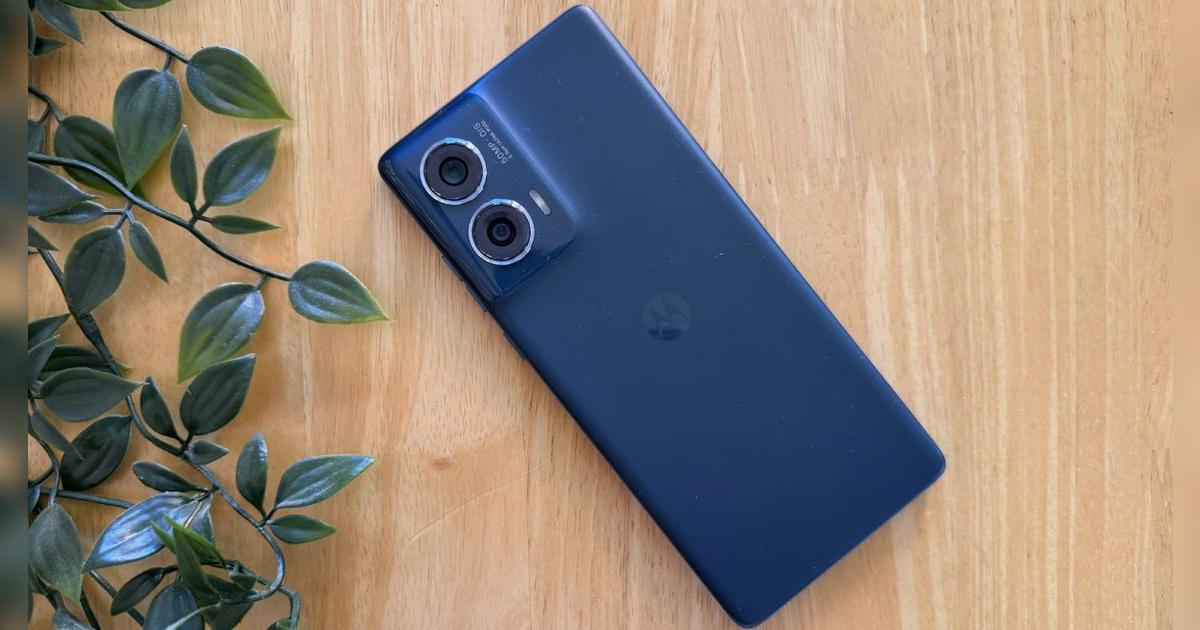 Este celular Motorola tiene es tan potente como un iPhone: 12 GB de RAM, 68W carga rápida y precio bajo