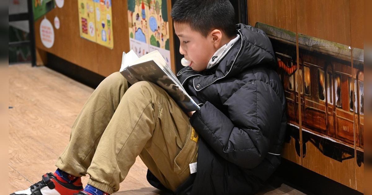 ¡ALERTA! El chicle libera MICROPLÁSTICOS en tu saliva, según estudio científico