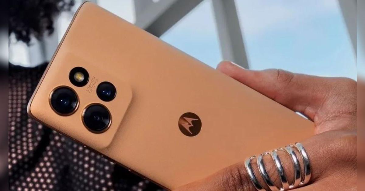 El iPhone 16e no tiene nada que hacer contra este potente Motorola con pantalla OLED, 12GB de RAM y triple cámara