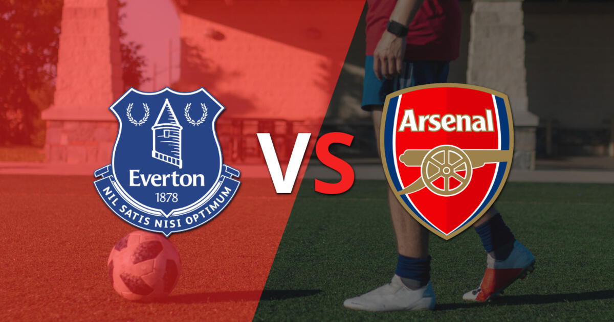 Ya rueda el balón entre Everton y Arsenal en el estadio Goodison Park